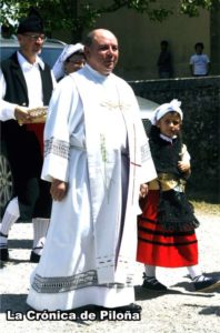 El sacerdote Don Luis Marino Fernández Solís, Canónigo del Santuario de Covadonga, falleció el 31 de marzo en Gijón a los 61 años. Muy conocido y apreciado en Piloña, pues fue sacerdote de varias parroquias de Piloña entre los años 1997 y 2018. Tras finalizar su guardia como capellán en el Hospital de Cabueñes en Gijón, se sintió indispuesto entrando en Urgencia, pero finalmente fallecía. Fernandez Solís era originario de Pravia, nacido un 20 de mayo de 1960 y siendo ordenador en 1984.